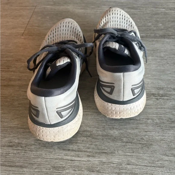 Brooks Women’s 7.5 Tennis Shoes - Picture 3 of 10